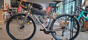 Giant Revolt 1 2025 2025 Road & Gravel de segunda mano, Gris claro — imagen 4 de 6