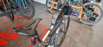 Giant Revolt 1 2025 2025 Road & Gravel de segunda mano, Gris claro — imagen 5 de 6