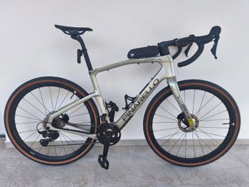 Używany Pinarello GREVIL F1 SHIMANO GRX 610 2026 2026 Road & Gravel