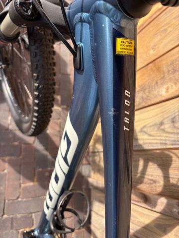 Used Giant Talon 0 2022 2022 Mountainbike, Blue, 27.5, 29 — image 6 of 8