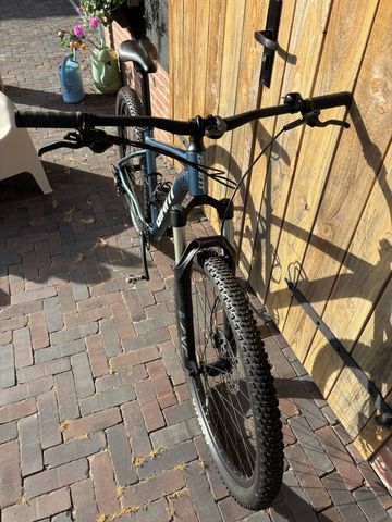 Used Giant Talon 0 2022 2022 Mountainbike, Blue, 27.5, 29 — image 8 of 8