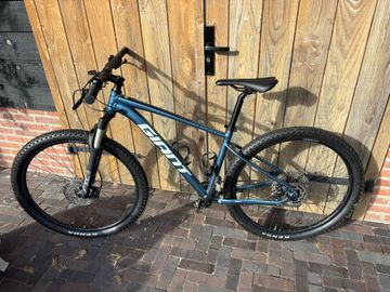 Used Giant Talon 0 2022 2022 Mountainbike, Blue, 27.5, 29 — image 2 of 8