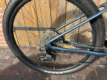 Used Giant Talon 0 2022 2022 Mountainbike, Blue, 27.5, 29 — image 3 of 8