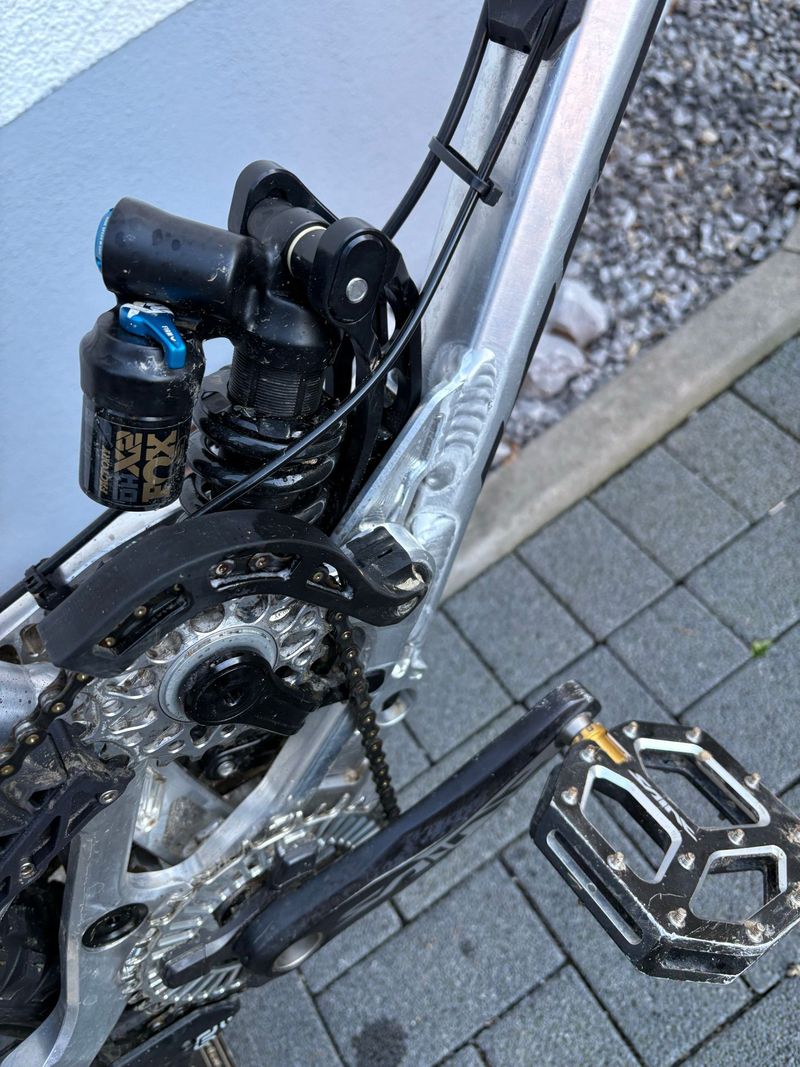 Used Nicolai Custom Shimano Saint 2023 Mountainbike, Light Gray — image 7 of 8