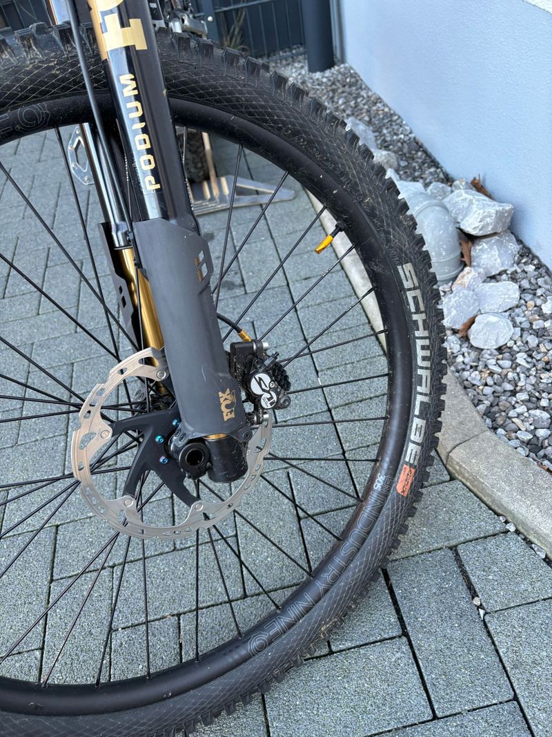 Used Nicolai Custom Shimano Saint 2023 Mountainbike, Light Gray — image 6 of 8