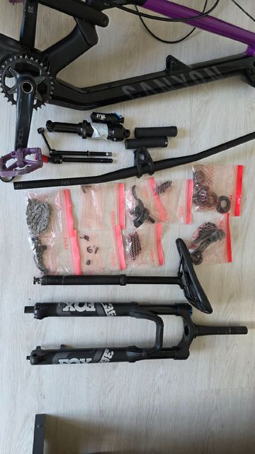 Tweedehands Canyon Spectral CF 7 2024 2024 Mountainbike — afbeelding 5 van 30