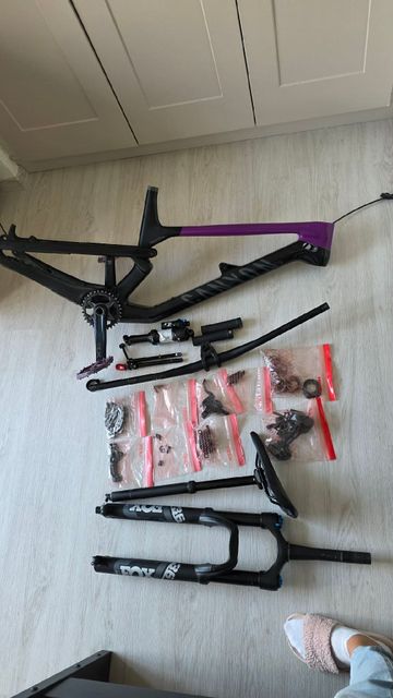 Tweedehands Canyon Spectral CF 7 2024 2024 Mountainbike — afbeelding 8 van 30