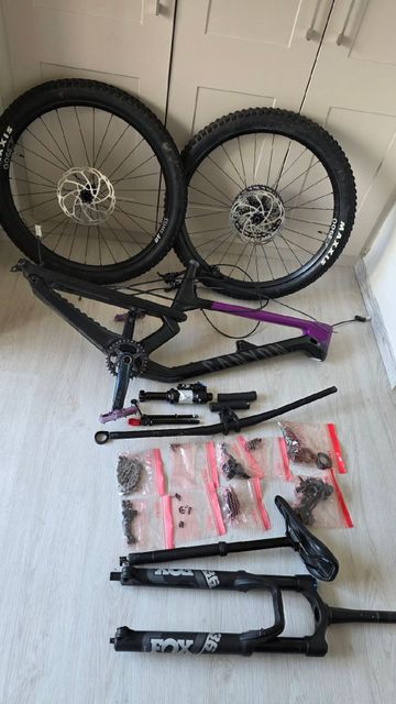 Tweedehands Canyon Spectral CF 7 2024 2024 Mountainbike — afbeelding 6 van 30