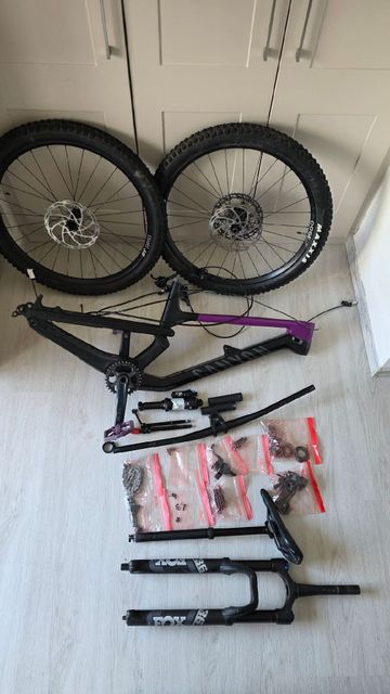 Tweedehands Canyon Spectral CF 7 2024 2024 Mountainbike — afbeelding 12 van 30