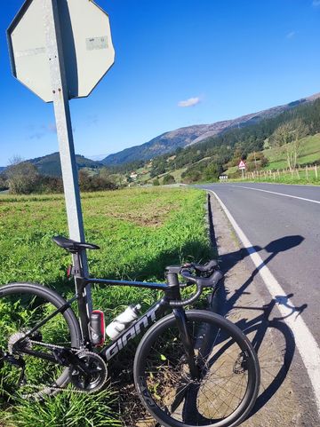 Käytetty Giant Propel Advanced 2 2025 2025 Road & Gravel — kuva 2 / 3