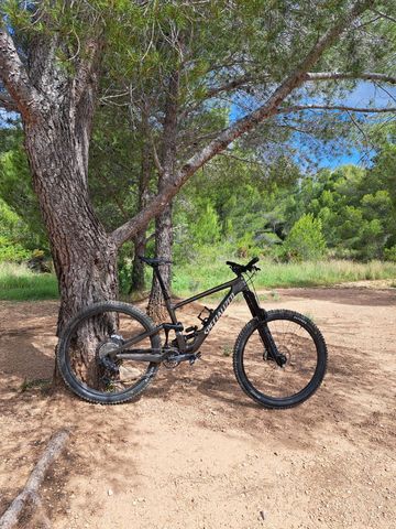 Used Specialized Enduro Comp 2025 2025 Mountainbike, Light Gray — image 3 of 6