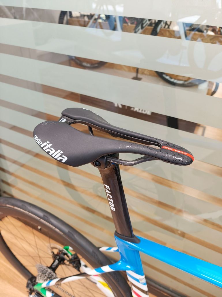 Używany Factor Ostro Shimano Dura Ace Di2 2026 Road & Gravel — zdjęcie 9 z 23