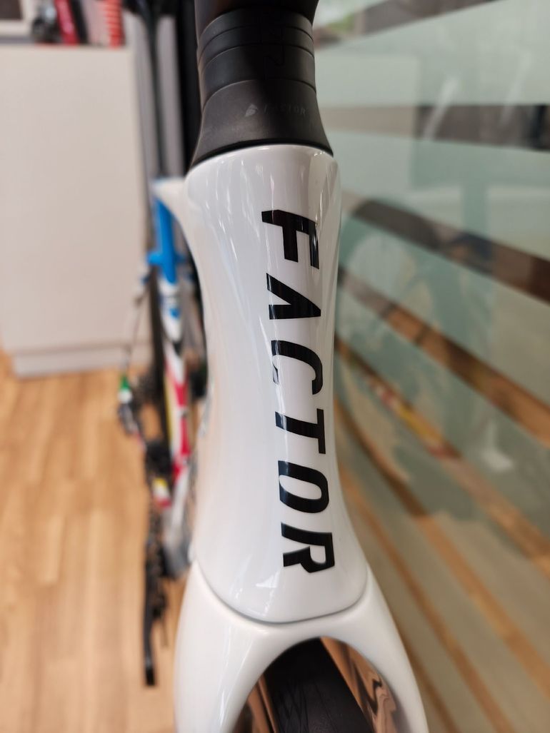 Używany Factor Ostro Shimano Dura Ace Di2 2026 Road & Gravel — zdjęcie 12 z 23
