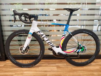 Używany Factor Ostro Shimano Dura Ace Di2 2026 Road & Gravel — zdjęcie 11 z 23