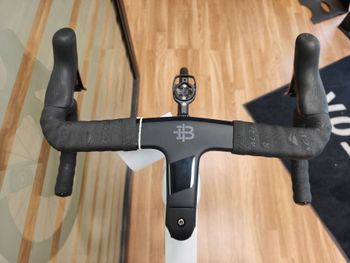 Używany Factor Ostro Shimano Dura Ace Di2 2026 Road & Gravel — zdjęcie 5 z 23
