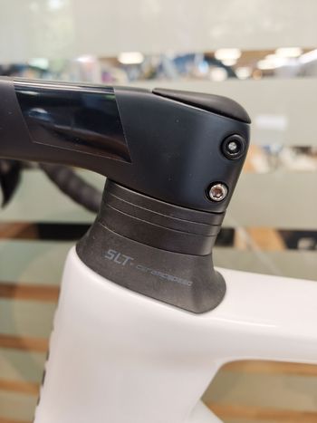 Używany Factor Ostro Shimano Dura Ace Di2 2026 Road & Gravel — zdjęcie 18 z 23