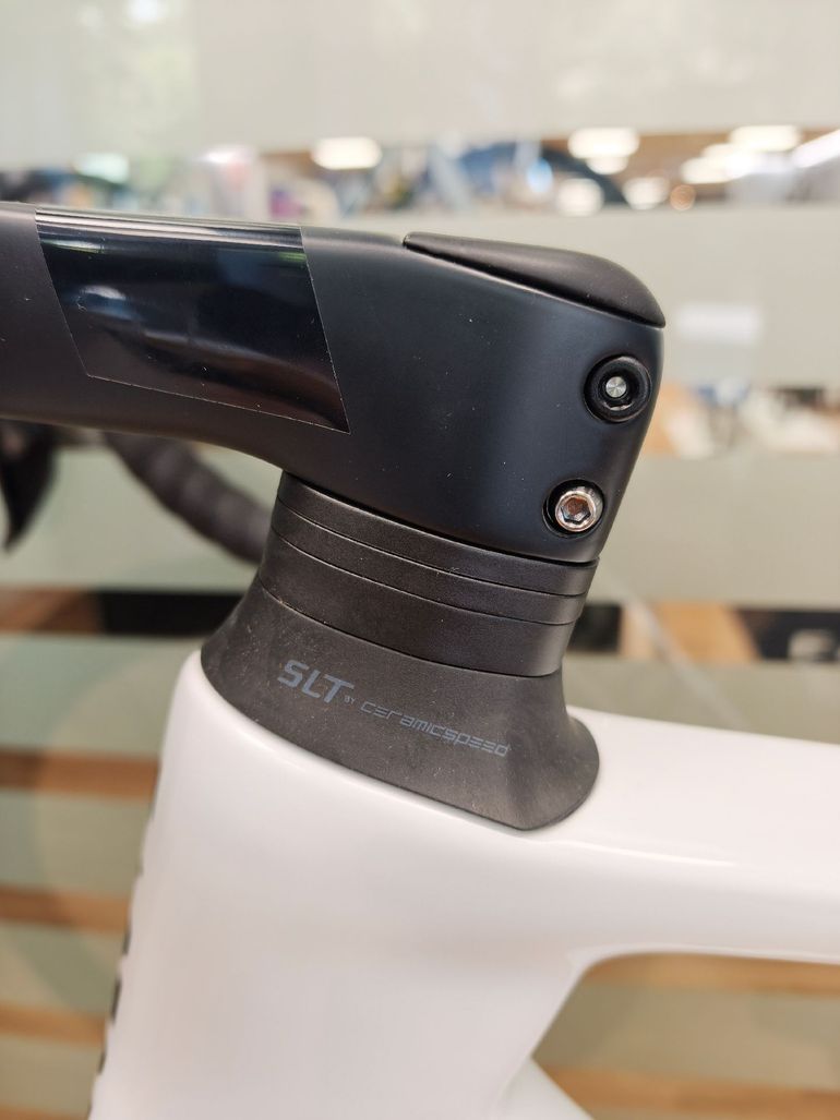 Używany Factor Ostro Shimano Dura Ace Di2 2026 Road & Gravel — zdjęcie 18 z 23