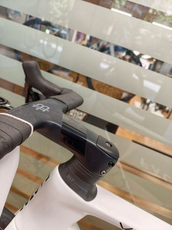 Używany Factor Ostro Shimano Dura Ace Di2 2026 Road & Gravel — zdjęcie 19 z 23