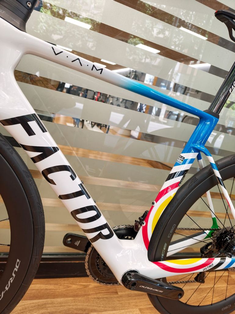 Używany Factor Ostro Shimano Dura Ace Di2 2026 Road & Gravel — zdjęcie 15 z 23