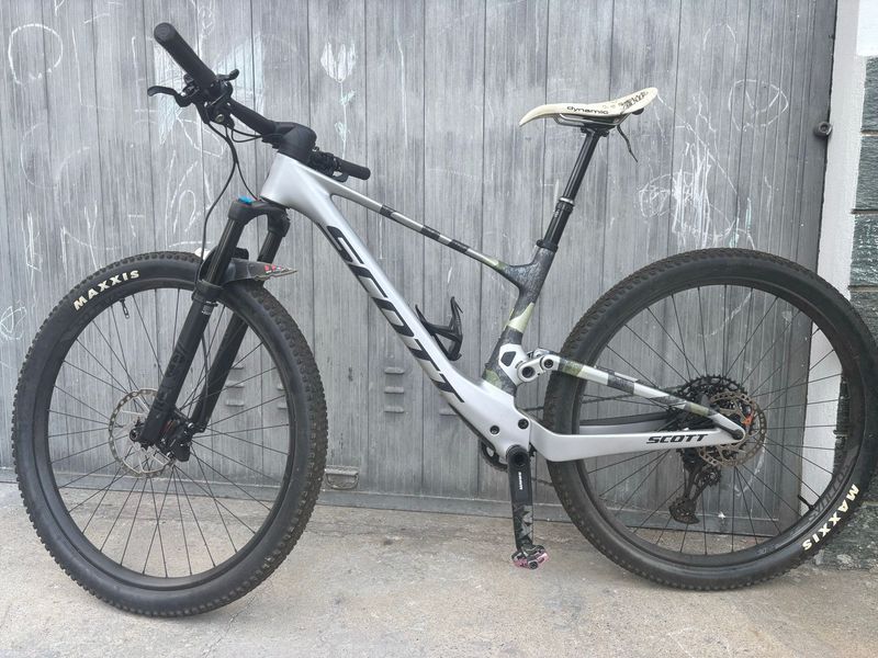 Scott Spark RC Comp 2025 2025 MTB usato