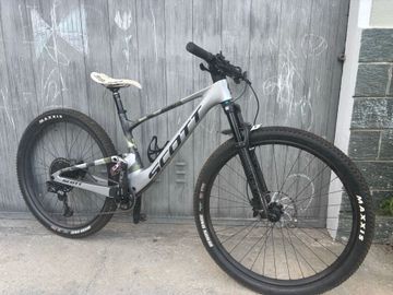 Used Scott Spark RC Comp 2025 2025 Mountainbike, Light Gray, 29 — image 2 of 3