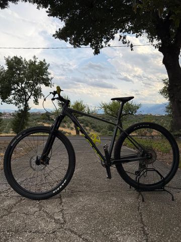 Used Scott Scale 980 2024 2024 Mountainbike, Light Gray, 29 — image 9 of 16