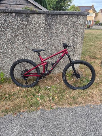 Trek Remedy 7 2022 2022 Mountainbike usato, Rosso — immagine 1 di 3