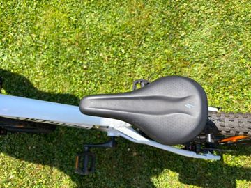 Used Specialized Riprock 20 2022 2022 Youth, White — image 3 of 5