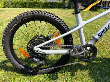 Used Specialized Riprock 20 2022 2022 Youth, White — image 2 of 5