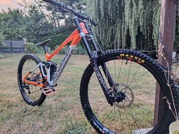 Used Mondraker SUMMUM 2023 2023 Mountainbike, Orange — image 2 of 5