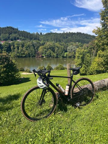 Used Giant Contend Shimano 105 2023 Road & Gravel, Black — image 5 of 5