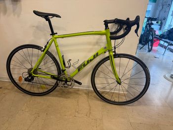 Fuji Sportif Campagnolo Veloce 2020 Road & Gravel usato, Verde — immagine 2 di 11