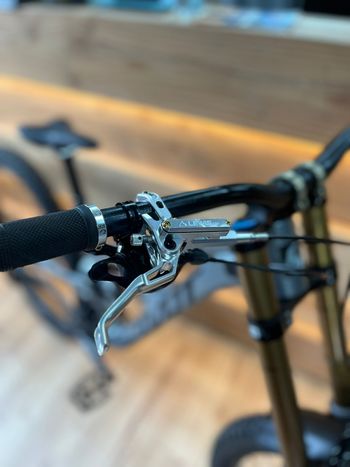 Used Pivot PHOENIX 29 Pro Saint w/ Carbon Wheels 2023 2023 MTB
