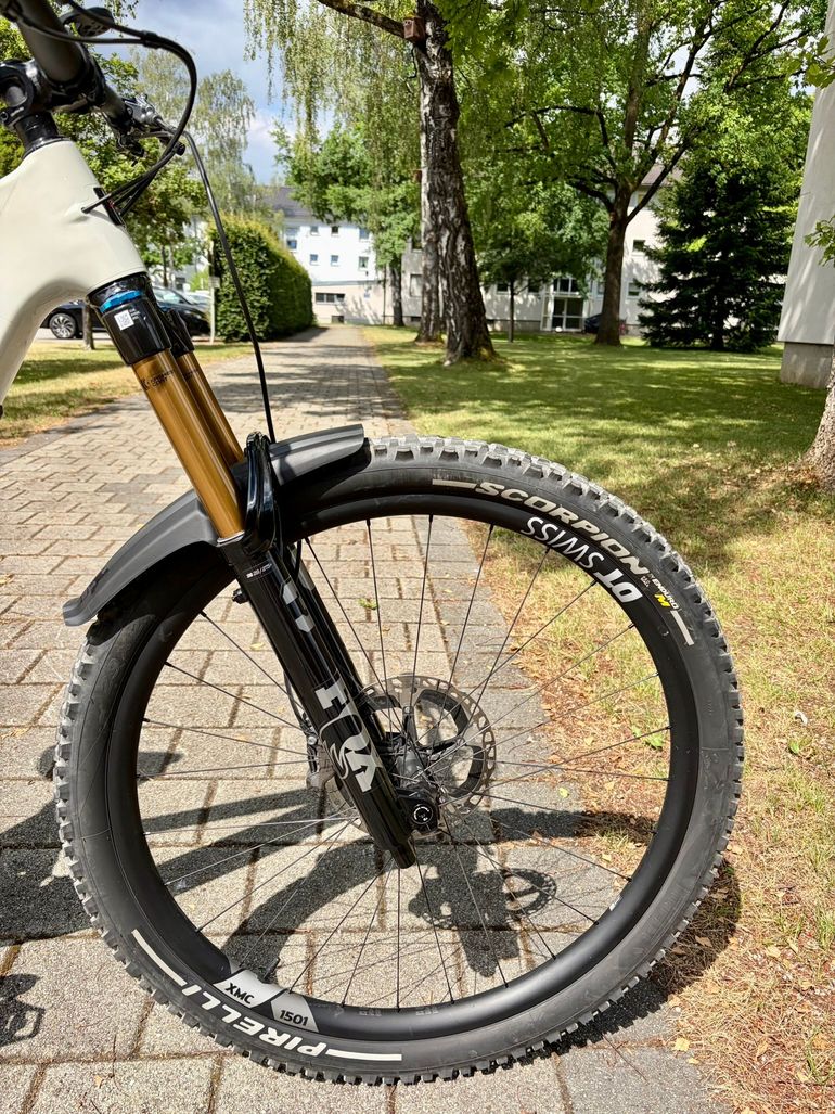 Brugt Santa Cruz Bronson V4.1 Custom Build 2025 Mountainbike — billede 4 af 15