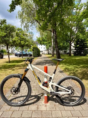 Brugt Santa Cruz Bronson V4.1 Custom Build 2025 Mountainbike — billede 13 af 15