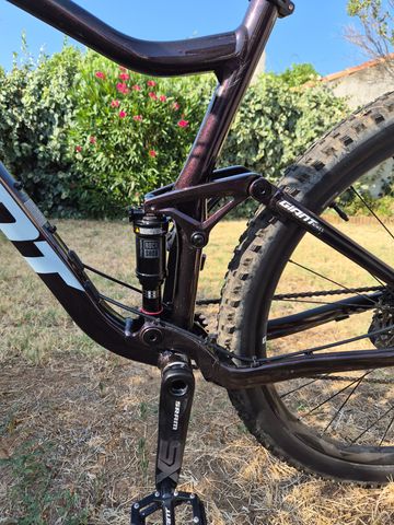 Gebrauchtes Giant Stance 29 1 2022 2022 Mountainbike, Violett, 29 — Bild 2 von 3