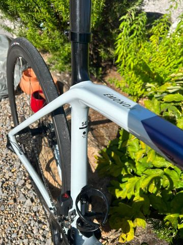 Brugt Trek Emonda Shimano 105 Di2 2024 Road & Gravel — billede 2 af 7