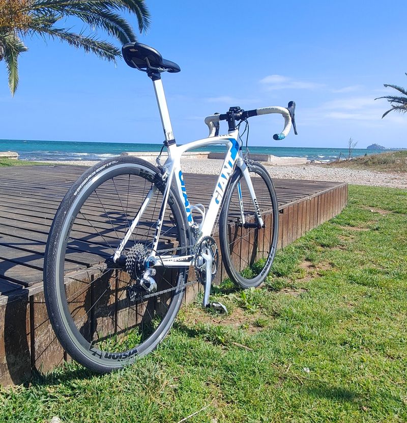 Used Giant TCR Composite 2 2013 2013 Road & Gravel, White — image 2 of 8