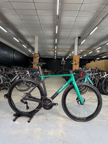 Used Scott Addict RC Di2 Aston Martin 2024 Road & Gravel