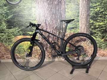 Used Trek Procaliber 9.5 2021 2021 Mountainbike, Black, 29 — image 2 of 4