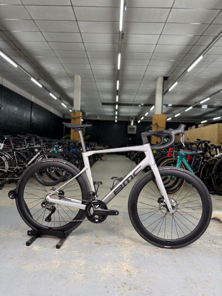 Brugt BMC Roadmachine R01 Di2 2026 Road & Gravel — billede 1 af 24