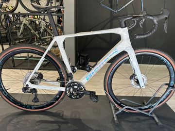 Used Bianchi Impulso RC 2026 2026 Road & Gravel, White — image 2 of 8