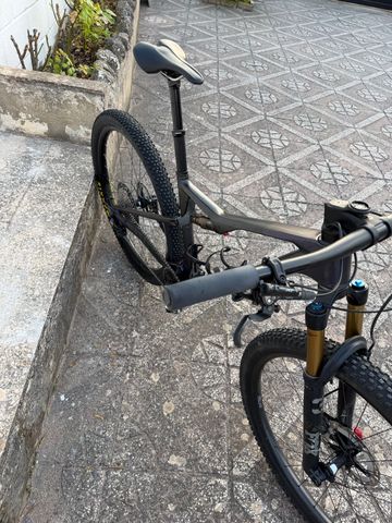 Orbea OIZ M-PRO 2024 2024 Mountainbike d'occasion — image 2 sur 10