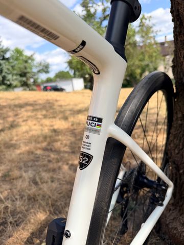 Used Specialized Roubaix SL8 Comp 2025 2025 Road & Gravel, White — image 8 of 12