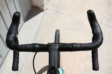 Brugt Bianchi Aria e-Road 105 Di2 2023 2023 Road & Gravel — billede 9 af 14