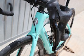 Brugt Bianchi Aria e-Road 105 Di2 2023 2023 Road & Gravel — billede 8 af 14