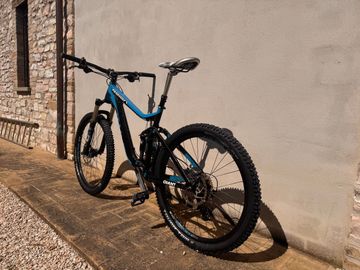 Used Giant Reign 1 2013 2013 Mountainbike, Blue, 27.5 — image 2 of 10