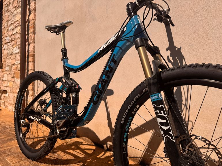 Used Giant Reign 1 2013 2013 Mountainbike, Blue, 27.5 — image 6 of 10