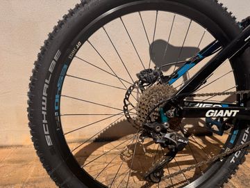 Used Giant Reign 1 2013 2013 Mountainbike, Blue, 27.5 — image 8 of 10