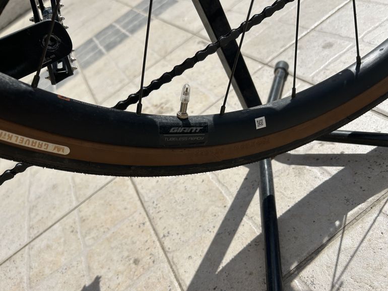 Used Giant Revolt Advanced 2 2024 2024 Road & Gravel, Black — image 7 of 12